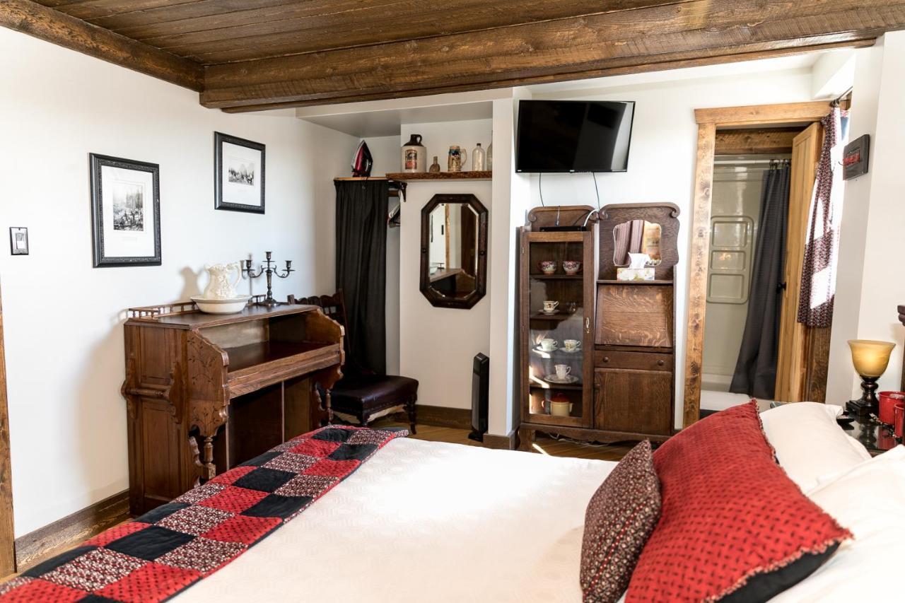 The Cochrane Rockyview Hotel 외부 사진