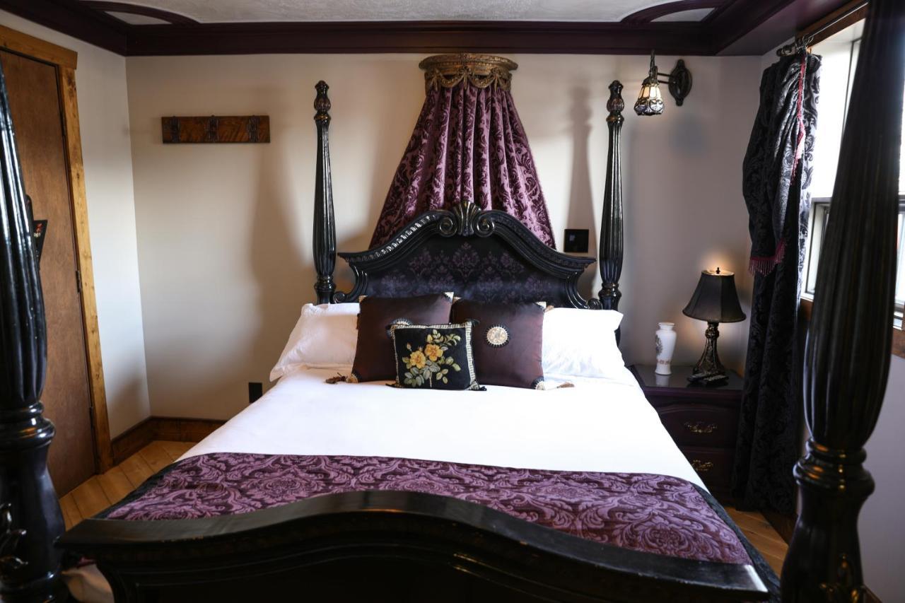 The Cochrane Rockyview Hotel 외부 사진