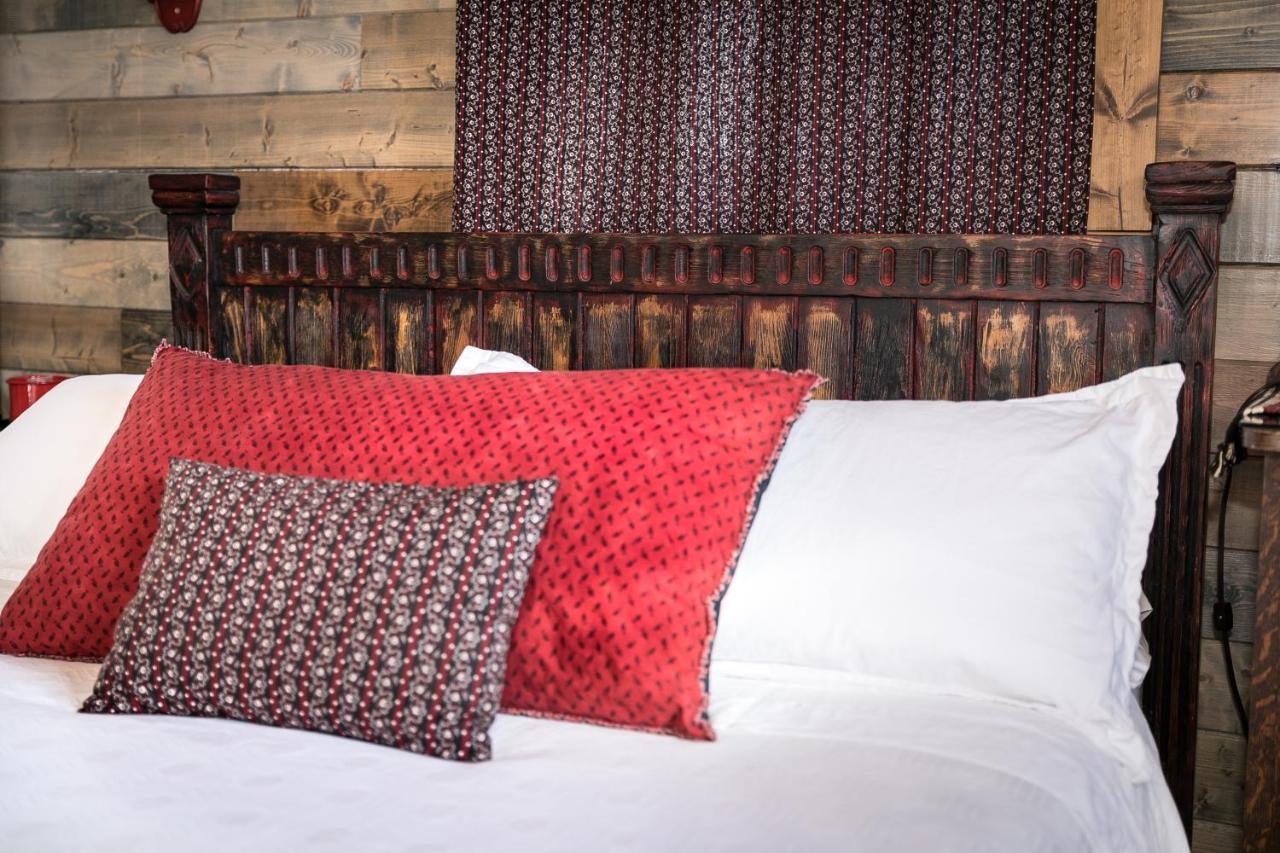 The Cochrane Rockyview Hotel 외부 사진