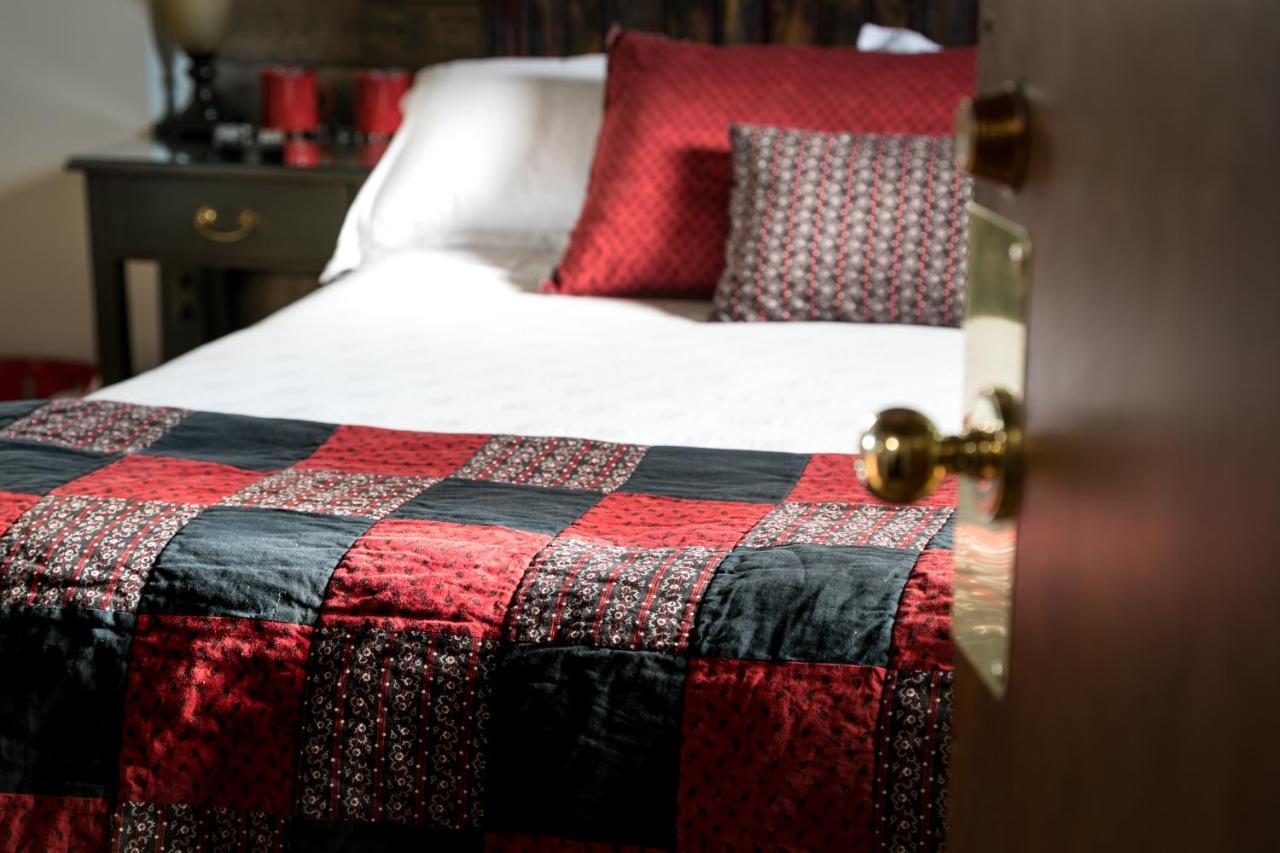 The Cochrane Rockyview Hotel 외부 사진