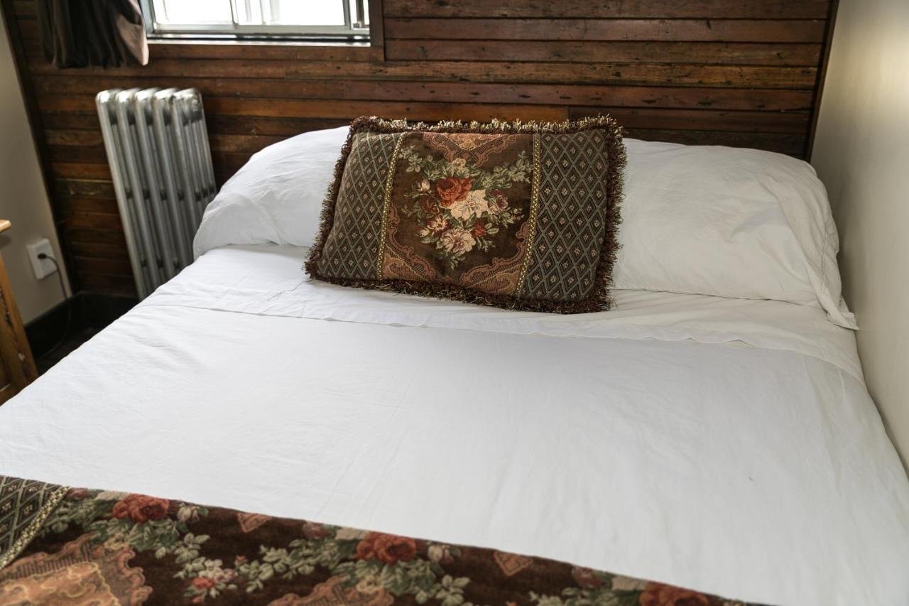 The Cochrane Rockyview Hotel 외부 사진