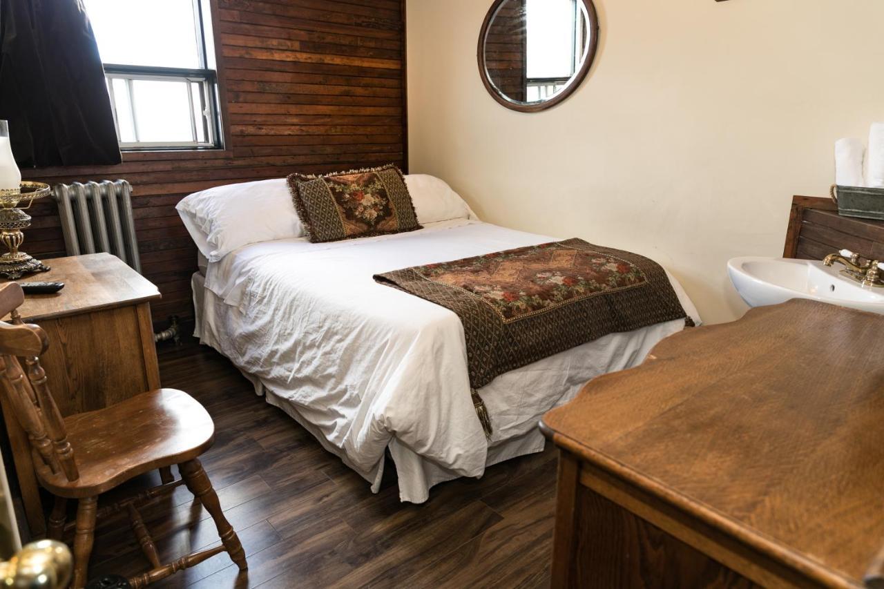 The Cochrane Rockyview Hotel 외부 사진