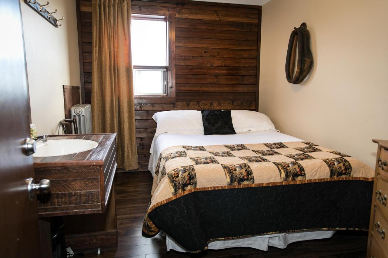 The Cochrane Rockyview Hotel 외부 사진