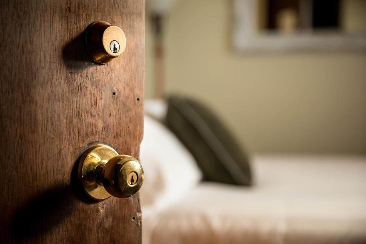 The Cochrane Rockyview Hotel 외부 사진