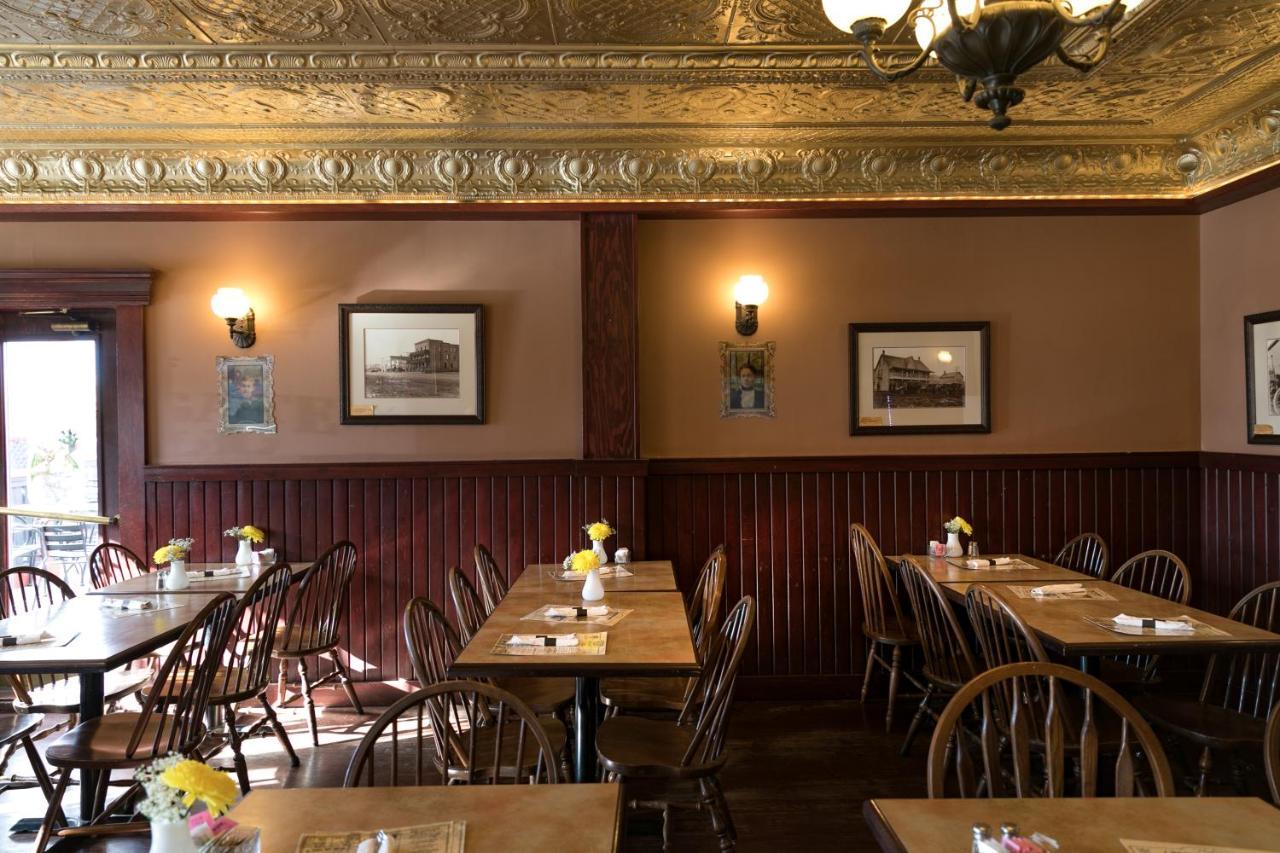 The Cochrane Rockyview Hotel 외부 사진