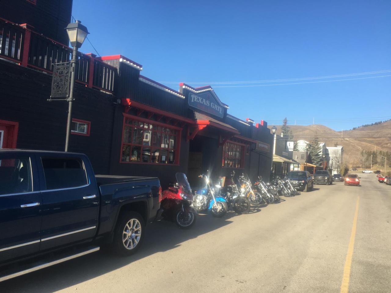 The Cochrane Rockyview Hotel 외부 사진