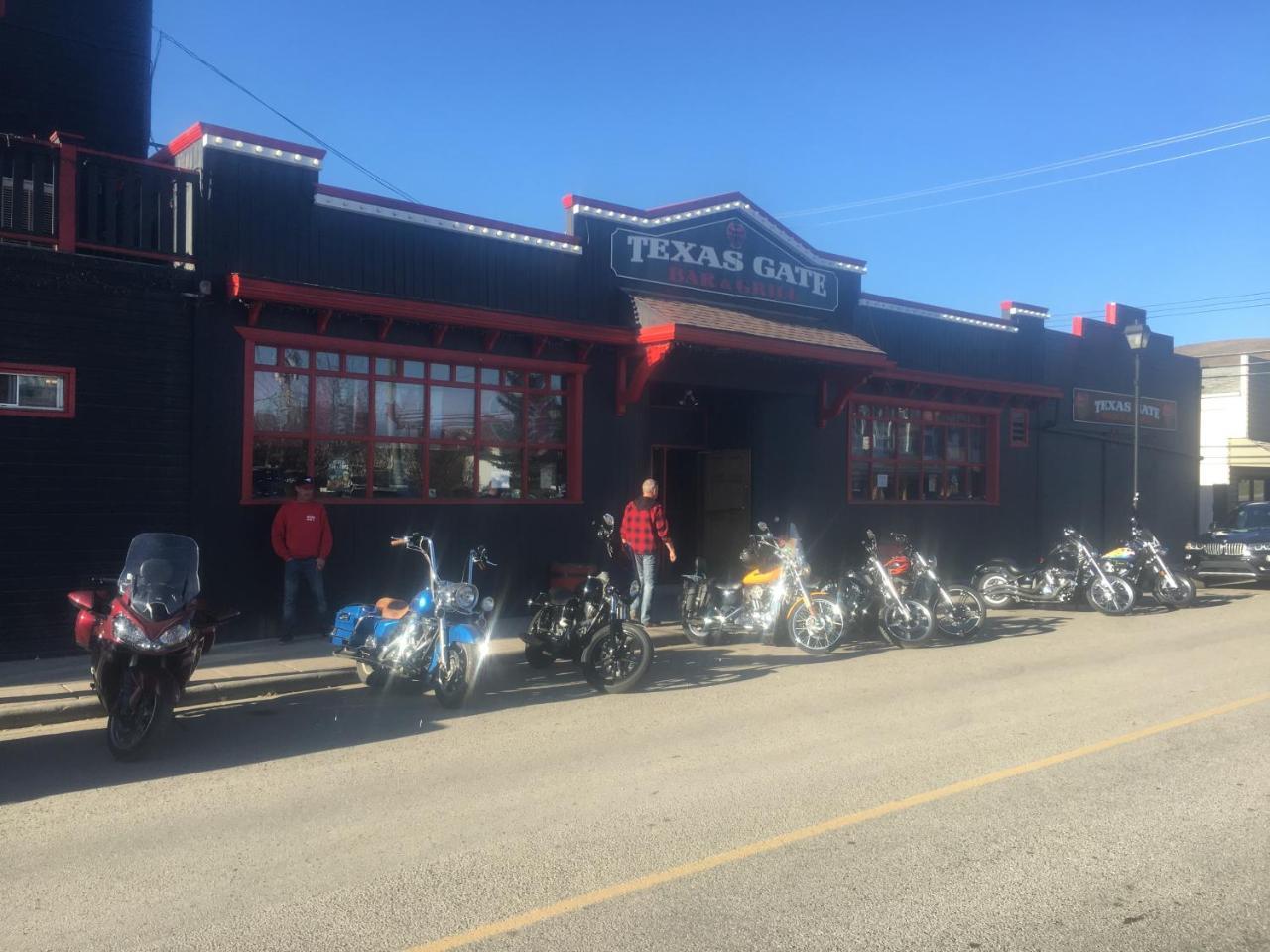 The Cochrane Rockyview Hotel 외부 사진